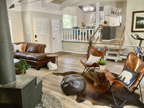 Multi-Family Vacation Bliss -Walk to Beach & Nature Trails Pet OK