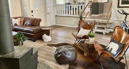 Multi-Family Vacation Bliss -Walk to Beach & Nature Trails Pet OK