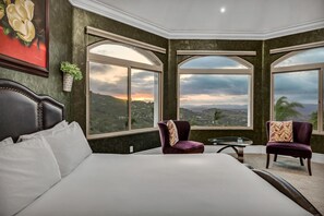 6 bedrooms, iron/ironing board, free WiFi
