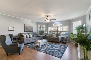 คอนโด (Villas at Island Club Community, pool) | บริเวณภายนอก