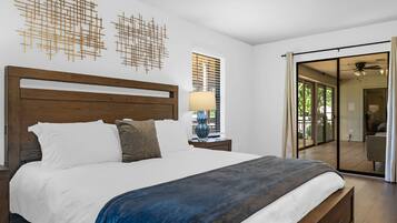 4 bedrooms, desk, WiFi, bed sheets