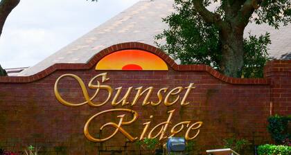 5/4 Pool Home Located in Sunset Ridge Community!