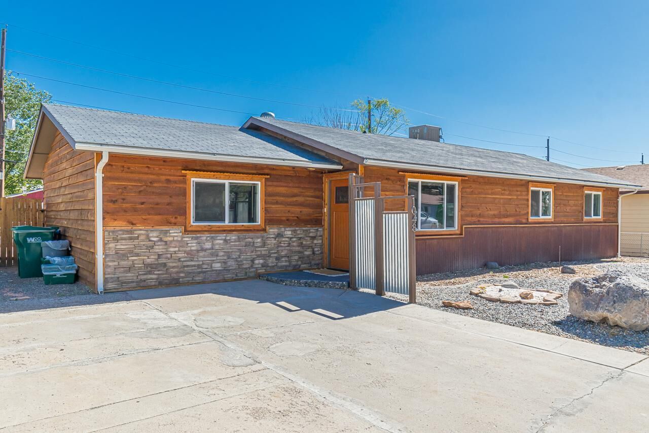 Topo - The In-Town Rancher, Plus A Backyard Oasis!
