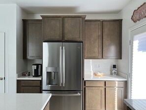 冰箱、微波炉、烤箱、炉灶