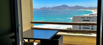 Million-dollar ocean view condo in Misiones