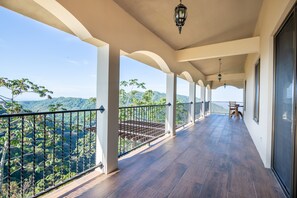 Terrace/patio - Mount view  Villa Jaco Bijagual (Carara)