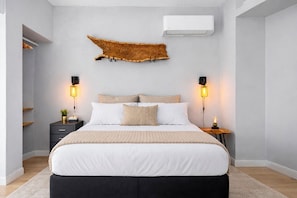 2 bedrooms, in-room safe, desk, iron/ironing board