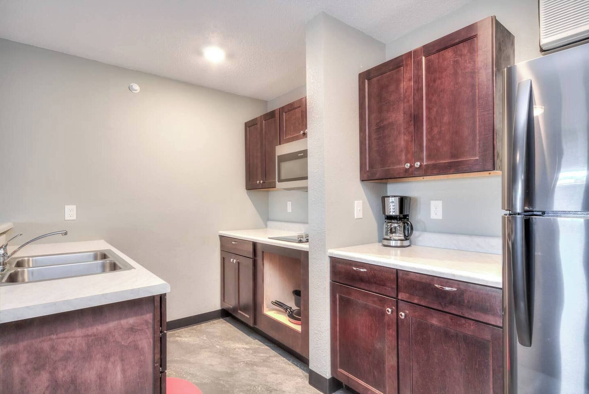 Fridge, microwave, stovetop, dishwasher