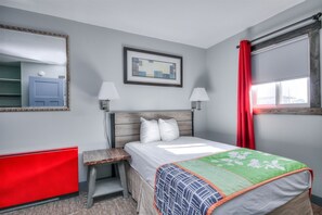1 bedroom, desk, WiFi, bed sheets