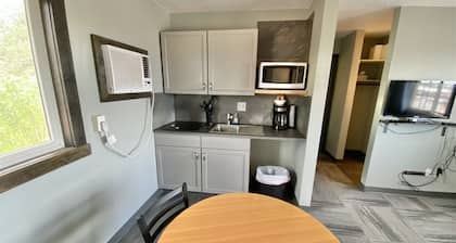 Suite 313 - 2nd Floor | 1 Bed, 1 Bath