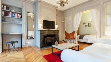 1 habitación, tabla de planchar con plancha, wifi y ropa de cama