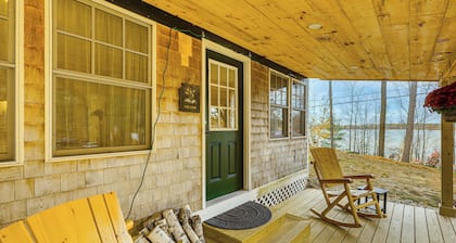 New London Cottage w/ Grill, Lake & Beach Access