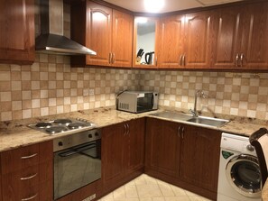 ثلاجة، ميكروويف، فرن، غلّاية كهربائية