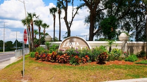 A sign with "Loma Vista" written on it, surrounded by colorful flowers and palm trees. - Large Pool With Jacuzzi, Near the Disney Attractions!! (Davenport)