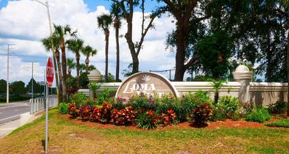 Large Pool With Jacuzzi, Near the Disney Attractions!!