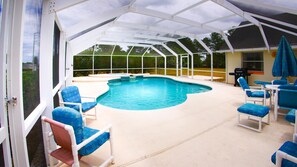 House (Large pool with jacuzzi, near the Dis) | Exterior