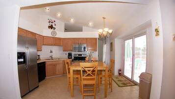 House (Large pool with jacuzzi, near the Dis) | Exterior