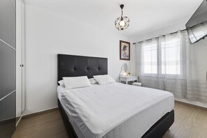 2 bedrooms, iron/ironing board, free WiFi, bed sheets