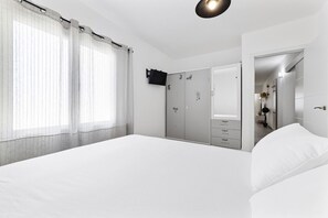 2 slaapkamers, een strijkplank/strijkijzer, gratis wifi, beddengoed