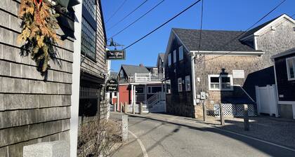 Brand New Condo! Sleeps 6, Full kitchen, Walk to Beach/Town, Pools, Grill, Yard