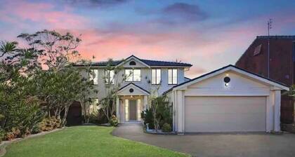 Large Holiday Home with Heated Pool on demand near Lake & Beaches