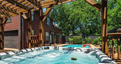 Pet Friendly, Private Backyard with Pool and Hot Tub close to all attractions