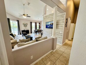 TV - Attention Harry Potter fans! This one’s for you! (Davenport)