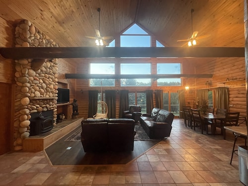 Cozy Log Cabin - Nature Escape - 5 acres