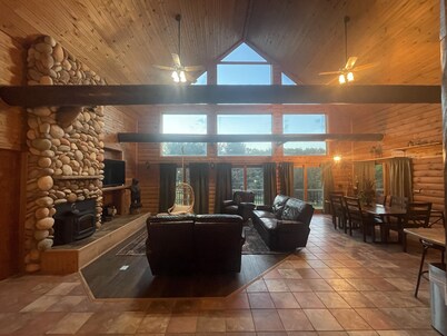 Cozy Log Cabin - Nature Escape - 5 acres