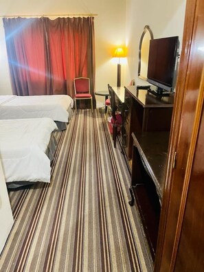 Standard-Zweibettzimmer | Daunenbettdecken, Minibar, Zimmersafe, individuell eingerichtet