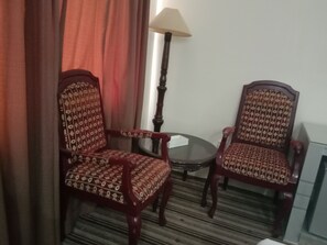 Doppia Standard | Copriletto in piuma, minibar, una cassaforte in camera