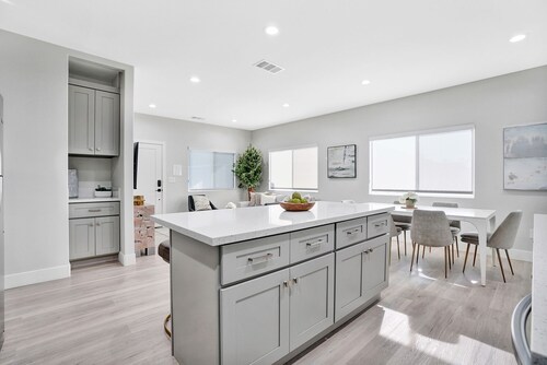 Spacious 3BR Home Near Disneyland | 5 Miles to Disney | Sleeps 8