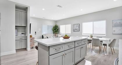 Spacious 3BR Home Near Disneyland | 5 Miles to Disney | Sleeps 8