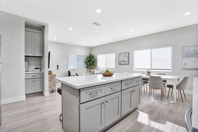 Spacious 3BR Home Near Disneyland | 5 Miles to Disney | Sleeps 8