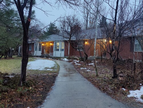 Secluded Canyon retreat with large yard, deer and wildlife near Snowbird & Alta