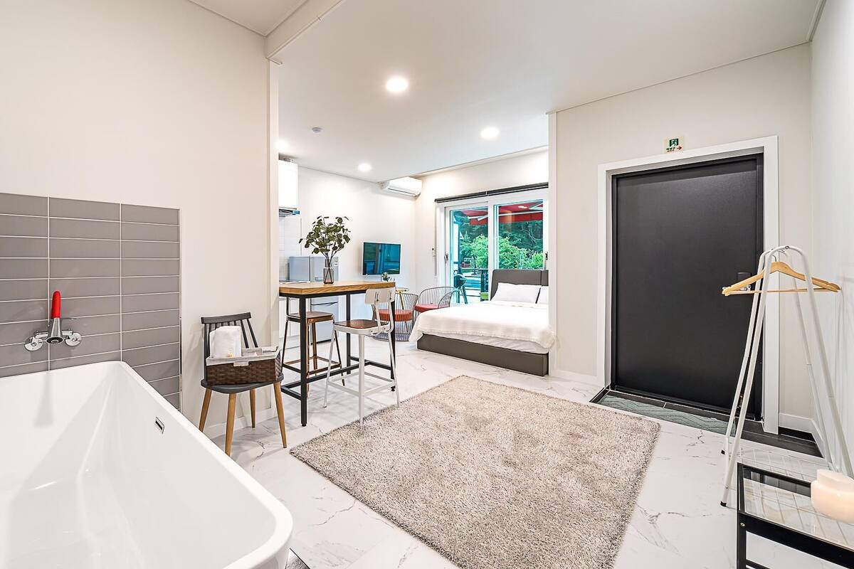 Basic Room, 1 Bedroom (101) | 1 bedroom, free WiFi