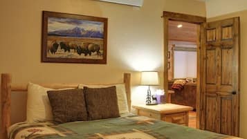 Cabin | 3 bedrooms, premium bedding, down comforters, travel crib