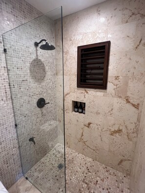 Shower, hair dryer, bidet, towels - Deluxe Suite: Private Balcony, King Bed & Steps to the Cozumel Waterfront (San Miguel)