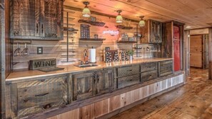 Interior - Cardinal Ridge - Pet Friendly | Hot Tub | Mountain View | Shuffleboard | Mini Skeeball (Blue Ridge)