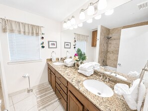 Bathroom - Eden W 903 A remodeled beautiful 1 Bedroom 2 Bath Gulf Front Condo with Stunning Views! (Pensacola)