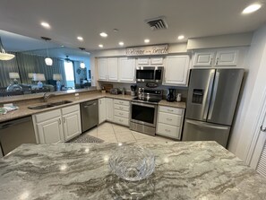 Private kitchen - Eden W 903 A remodeled beautiful 1 Bedroom 2 Bath Gulf Front Condo with Stunning Views! (Pensacola)