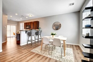 Dining - Contemporary 3BR House Near DT Summerlin – 3 Miles (Las Vegas)