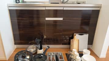 Fridge, microwave, stovetop, cookware/dishes/utensils