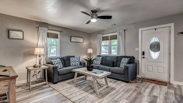 Smart-TV, DVD-Player, Bücher