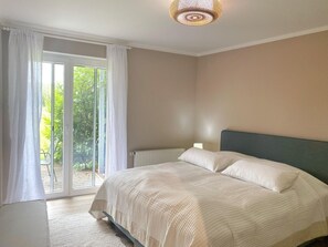 Unclassified image, 4 of 26, button