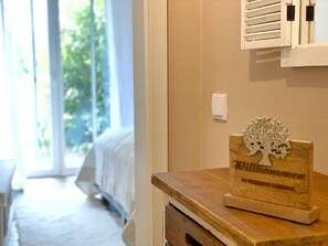 Unclassified image, 2 of 26, button