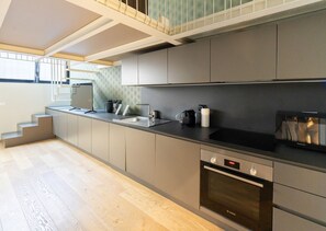 Fridge, microwave, oven, stovetop - Lovely Loft in Porta Venezia (Milan)
