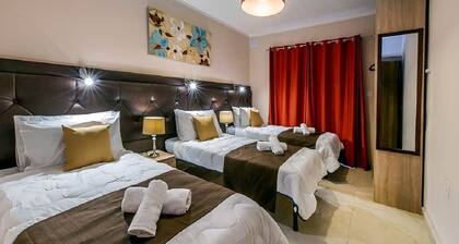 2 makuuhuoneen asunto parvekkeella lähellä rantaa