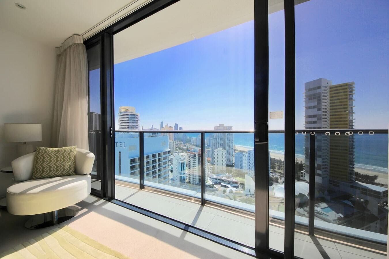 Oracle Tower 2 Luxury and Views on the 27th floor