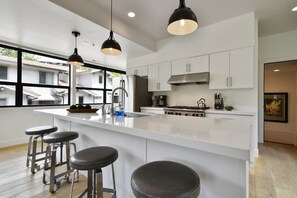 Fridge, microwave, oven, stovetop - New top designer-"super host" property, walk to main street, hip & modern.  (Park City)